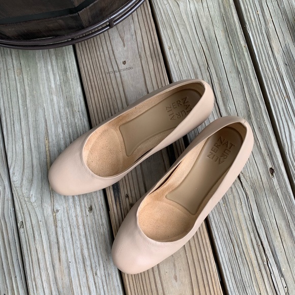 Naturalizer heels - Picture 2 of 3